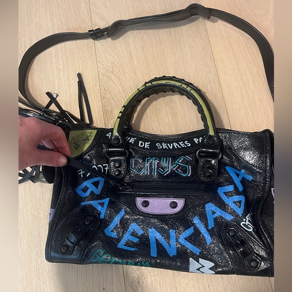 Thrifted graffiti City bag , unsure? - Picture 1 of 8